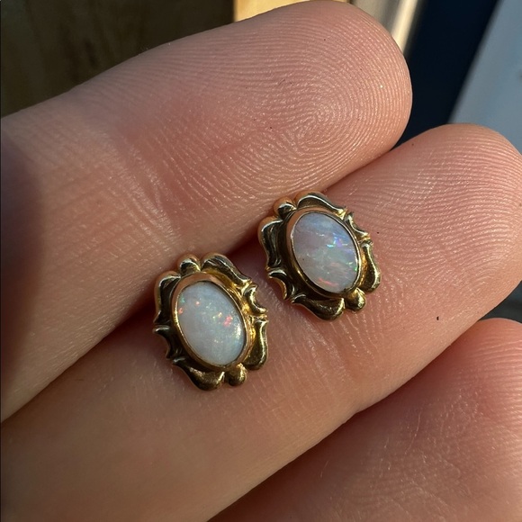 Vintage solid 14k yellow gold genuine opal earrings - Picture 13 of 16